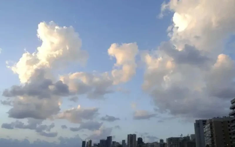 الأرصاد تعلن عن رياح وأمطار على مناطق محددة الأحد المقبل